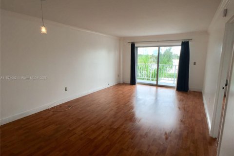 Condominio en alquiler en Miami Beach, Florida, 1 dormitorio, 67.82 m2 № 1928217 - foto 3