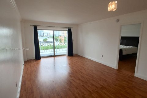 Condominio en alquiler en Miami Beach, Florida, 1 dormitorio, 67.82 m2 № 1928217 - foto 4