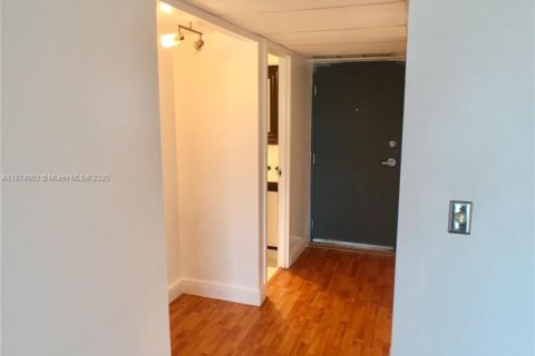 Condominio en alquiler en Miami Beach, Florida, 1 dormitorio, 67.82 m2 № 1928217 - foto 30