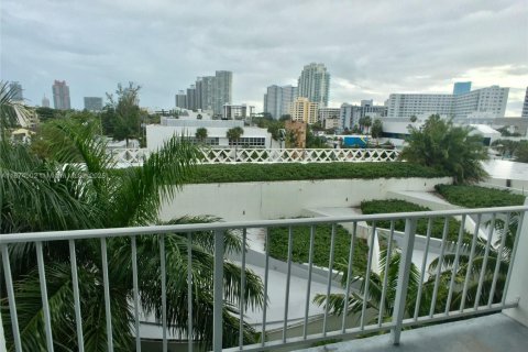 Condominio en alquiler en Miami Beach, Florida, 1 dormitorio, 67.82 m2 № 1928217 - foto 8