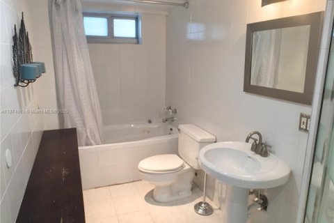 Condominio en alquiler en Miami Beach, Florida, 1 dormitorio, 67.82 m2 № 1928217 - foto 15