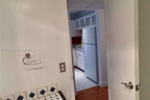 Condominio en alquiler en Miami Beach, Florida, 1 dormitorio, 67.82 m2 № 1928217 - foto 23