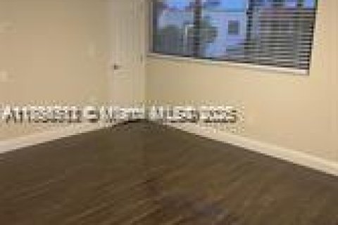 Townhouse in Miami, Florida 3 bedrooms, 140.28 sq.m. № 1887801 - photo 13