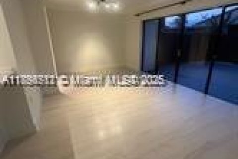 Townhouse in Miami, Florida 3 bedrooms, 140.28 sq.m. № 1887801 - photo 5
