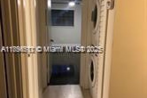 Townhouse in Miami, Florida 3 bedrooms, 140.28 sq.m. № 1887801 - photo 16