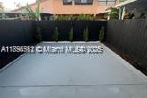 Townhouse in Miami, Florida 3 bedrooms, 140.28 sq.m. № 1887801 - photo 18