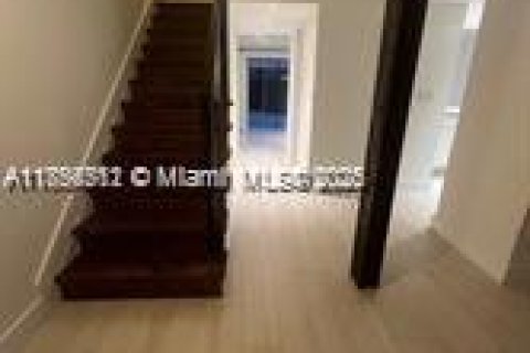 Townhouse in Miami, Florida 3 bedrooms, 140.28 sq.m. № 1887801 - photo 6