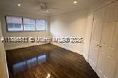 Townhouse in Miami, Florida 3 bedrooms, 140.28 sq.m. № 1887801 - photo 11