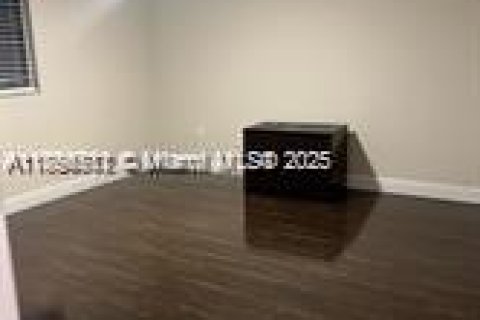 Townhouse in Miami, Florida 3 bedrooms, 140.28 sq.m. № 1887801 - photo 14