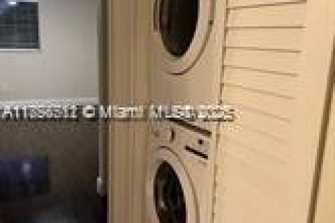Townhouse in Miami, Florida 3 bedrooms, 140.28 sq.m. № 1887801 - photo 17