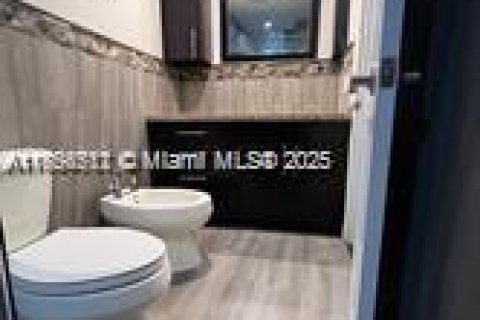 Townhouse in Miami, Florida 3 bedrooms, 140.28 sq.m. № 1887801 - photo 7