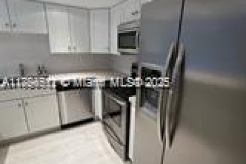 Townhouse in Miami, Florida 3 bedrooms, 140.28 sq.m. № 1887801 - photo 3