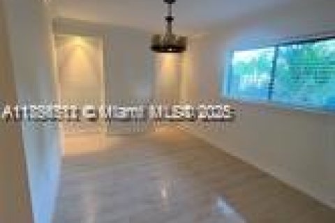 Townhouse in Miami, Florida 3 bedrooms, 140.28 sq.m. № 1887801 - photo 4