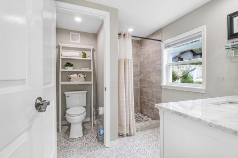 Villa ou maison à vendre à Thonotosassa, Floride: 4 chambres, 182.09 m2 № 2406612 - photo 8