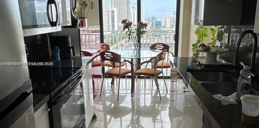 Condo à Sunny Isles Beach, Floride, 2 chambres  № 2023250