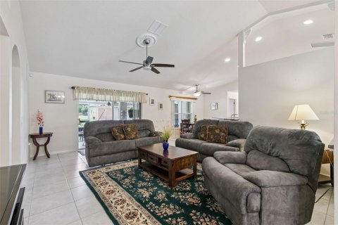 Villa ou maison à vendre à Orlando, Floride: 4 chambres, 220.18 m2 № 2360272 - photo 16