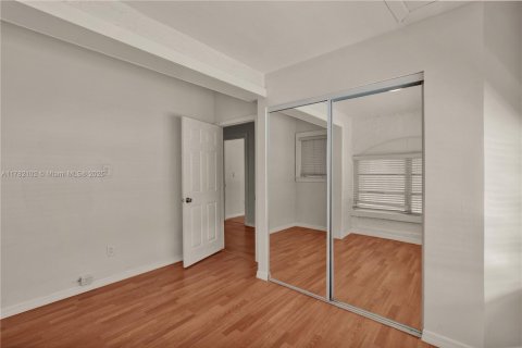 Commercial property in Miami, Florida 229.65 sq.m. № 1861423 - photo 14
