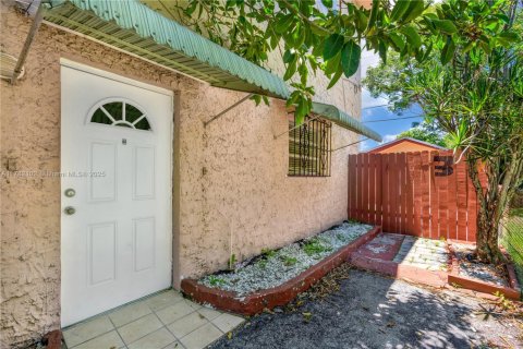 Commercial property in Miami, Florida 229.65 sq.m. № 1861423 - photo 23