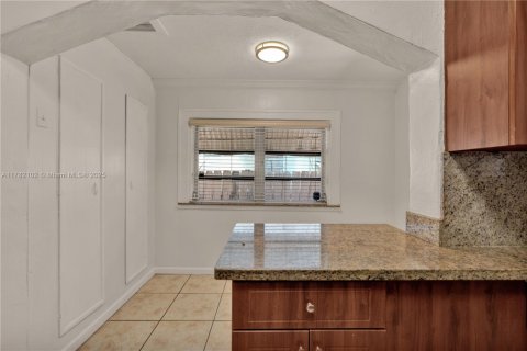 Commercial property in Miami, Florida 229.65 sq.m. № 1861423 - photo 11