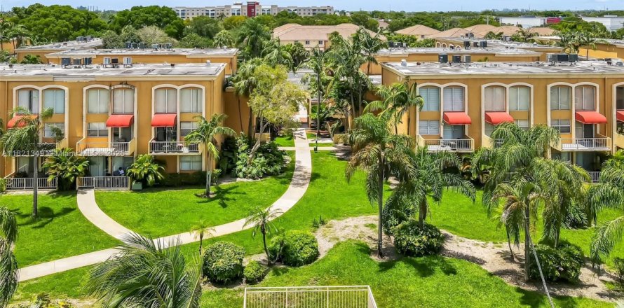 Condominio en Hialeah, Florida, 2 dormitorios № 1781504
