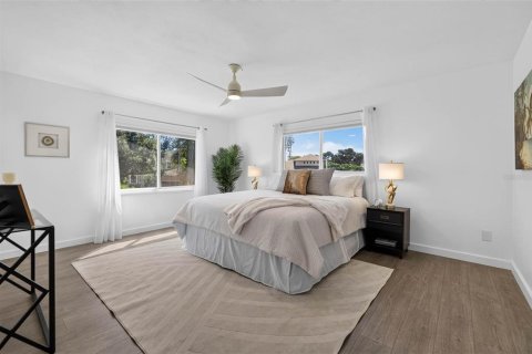 House in Saint Petersburg, Florida 4 bedrooms, 193.98 sq.m. № 2303157 - photo 22