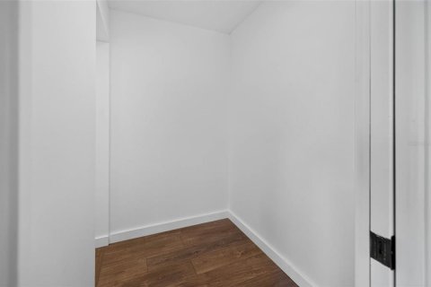 House in Saint Petersburg, Florida 4 bedrooms, 193.98 sq.m. № 2303157 - photo 27