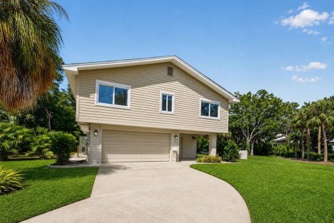 House in Saint Petersburg, Florida 4 bedrooms, 193.98 sq.m. № 2303157 - photo 2