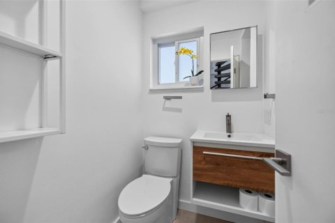 House in Saint Petersburg, Florida 4 bedrooms, 193.98 sq.m. № 2303157 - photo 26