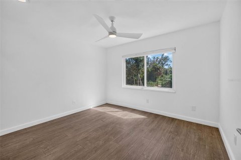 House in Saint Petersburg, Florida 4 bedrooms, 193.98 sq.m. № 2303157 - photo 28