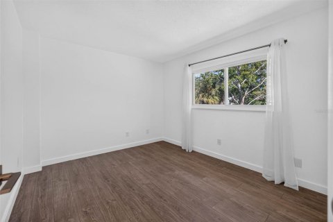 House in Saint Petersburg, Florida 4 bedrooms, 193.98 sq.m. № 2303157 - photo 29