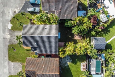 House in Miami, Florida 3 bedrooms, 142.33 sq.m. № 2086436 - photo 25