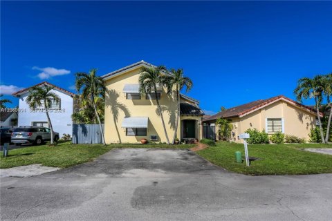 House in Miami, Florida 3 bedrooms, 142.33 sq.m. № 2086436 - photo 3