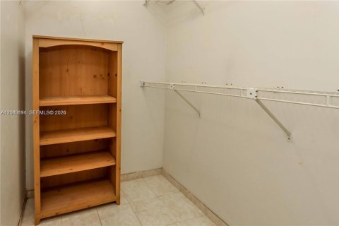 House in Miami, Florida 3 bedrooms, 142.33 sq.m. № 2086436 - photo 12