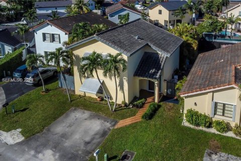 House in Miami, Florida 3 bedrooms, 142.33 sq.m. № 2086436 - photo 23