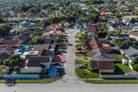 House in Miami, Florida 3 bedrooms, 142.33 sq.m. № 2086436 - photo 27