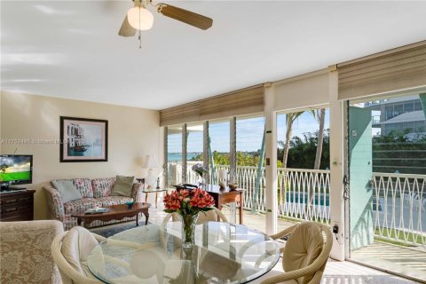 Condo in Bay Harbor Islands, Florida, 2 bedrooms  № 1874516 - photo 7