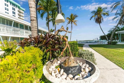Condo in Bay Harbor Islands, Florida, 2 bedrooms  № 1874516 - photo 5