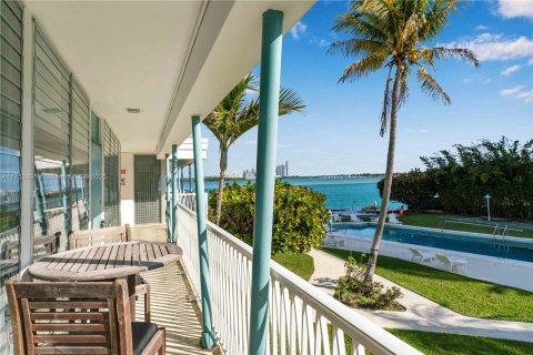Condo in Bay Harbor Islands, Florida, 2 bedrooms  № 1874516 - photo 8