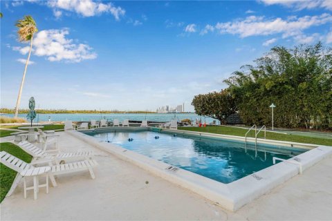 Condo in Bay Harbor Islands, Florida, 2 bedrooms  № 1874516 - photo 16