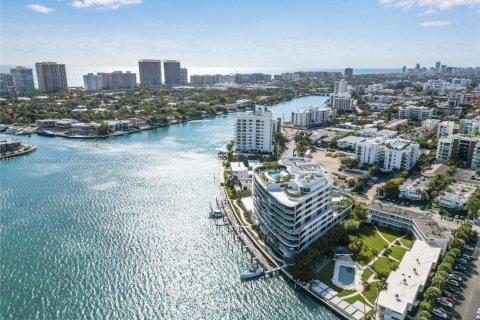 Condo in Bay Harbor Islands, Florida, 2 bedrooms  № 1874516 - photo 21