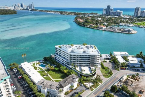 Condo in Bay Harbor Islands, Florida, 2 bedrooms  № 1874516 - photo 19