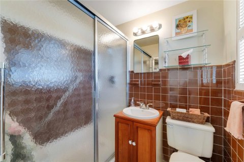 Condo in Bay Harbor Islands, Florida, 2 bedrooms  № 1874516 - photo 15