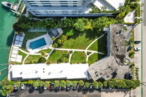 Condo in Bay Harbor Islands, Florida, 2 bedrooms  № 1874516 - photo 18