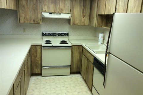 Condo in Port Richey, Florida, 2 bedrooms  № 1785281 - photo 4