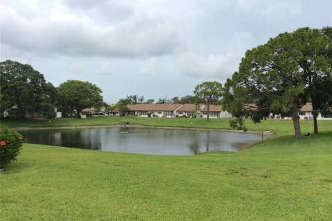 Condo in Port Richey, Florida, 2 bedrooms  № 1785281 - photo 3