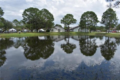 House in Tampa, Florida 2 bedrooms, 103.68 sq.m. № 2206722 - photo 3