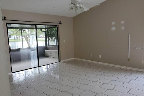 House in Tampa, Florida 2 bedrooms, 103.68 sq.m. № 2206722 - photo 5