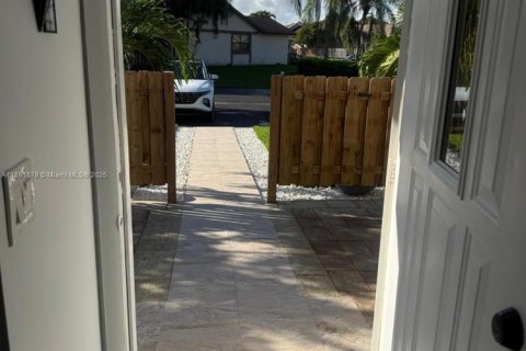 Townhouse in Homestead, Florida 2 bedrooms, 80.64 sq.m. № 1943711 - photo 5