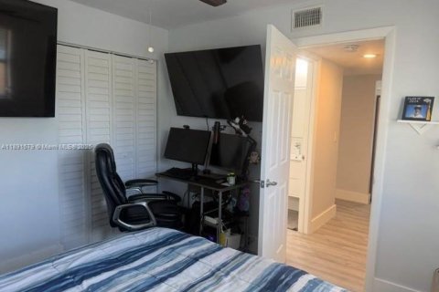 Townhouse in Homestead, Florida 2 bedrooms, 80.64 sq.m. № 1943711 - photo 25