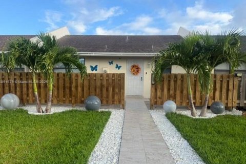 Townhouse in Homestead, Florida 2 bedrooms, 80.64 sq.m. № 1943711 - photo 1